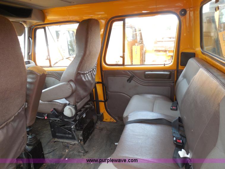 image for item K7510 2002 International 4900 dump truck