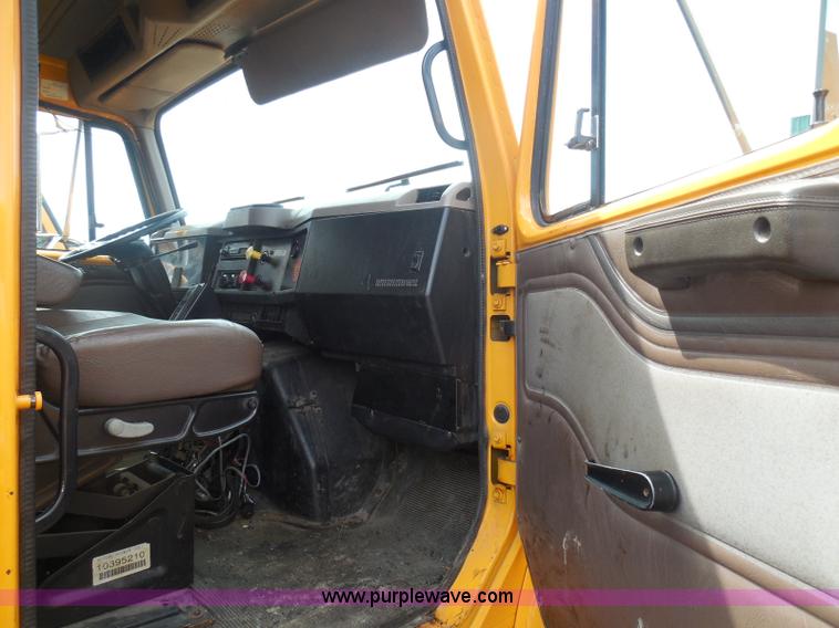 image for item K7510 2002 International 4900 dump truck