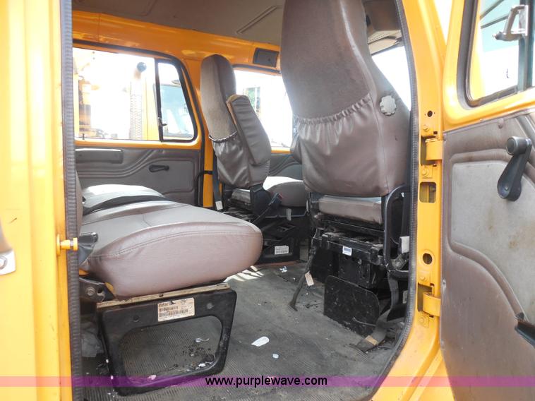 image for item K7510 2002 International 4900 dump truck