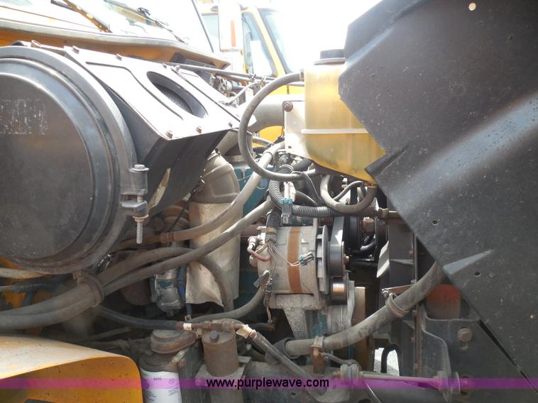 image for item K7510 2002 International 4900 dump truck