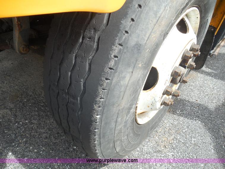 image for item K7510 2002 International 4900 dump truck