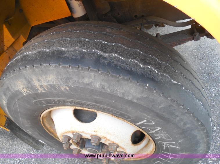 image for item K7510 2002 International 4900 dump truck