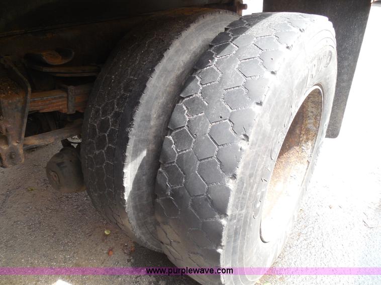 image for item K7510 2002 International 4900 dump truck