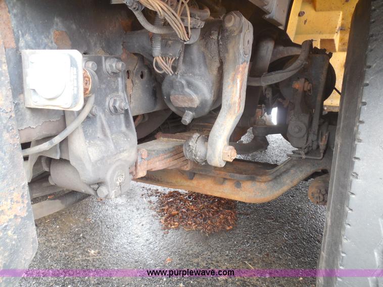 image for item K7510 2002 International 4900 dump truck