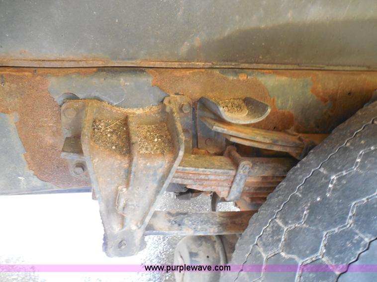 image for item K7510 2002 International 4900 dump truck