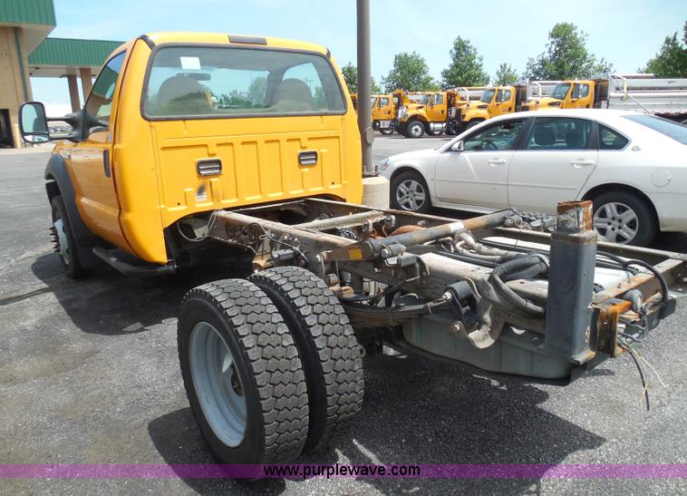 image for item K7511 2007 Ford F550 XL cab and chassis truck