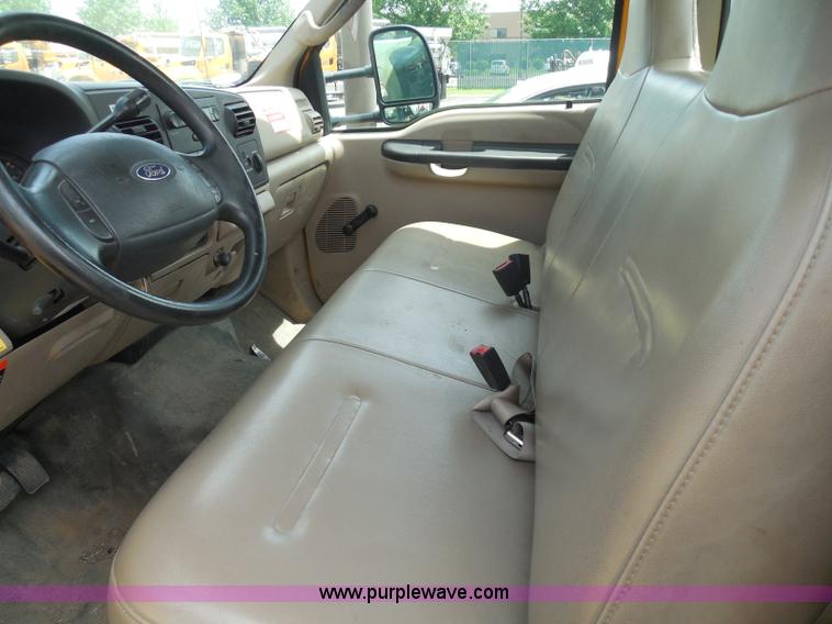 image for item K7511 2007 Ford F550 XL cab and chassis truck
