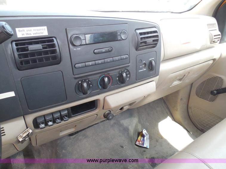 image for item K7511 2007 Ford F550 XL cab and chassis truck