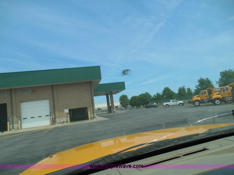 image for item K7511 2007 Ford F550 XL cab and chassis truck