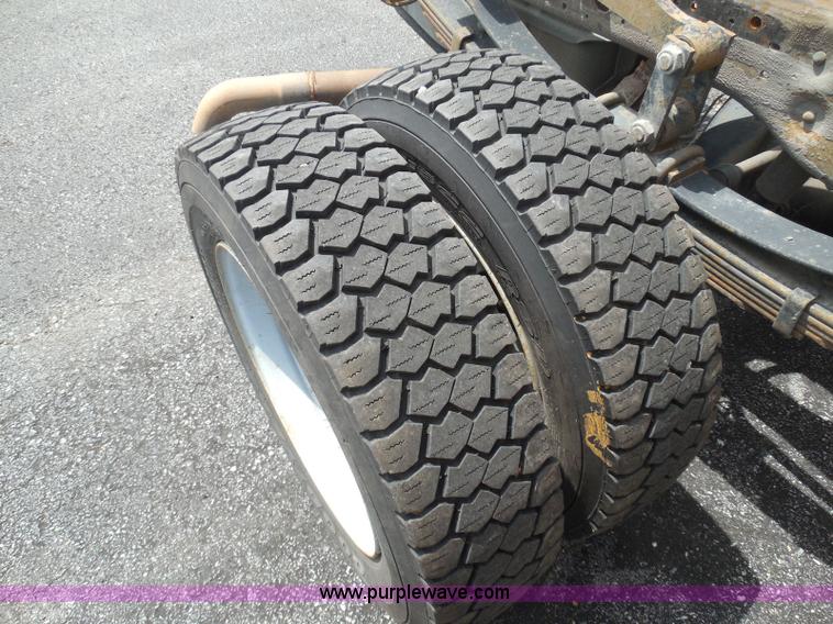 image for item K7511 2007 Ford F550 XL cab and chassis truck