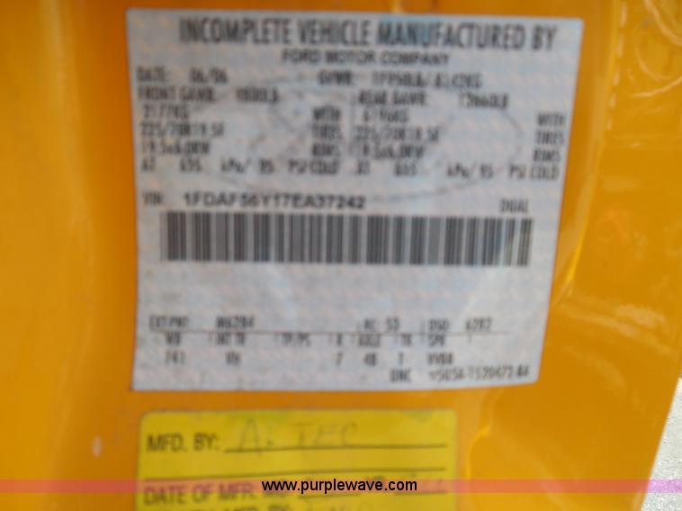 image for item K7511 2007 Ford F550 XL cab and chassis truck