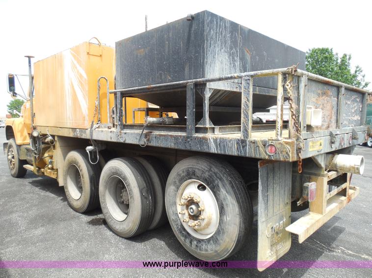 image for item K7512 1992 Ford LNT8000 flatbed truck