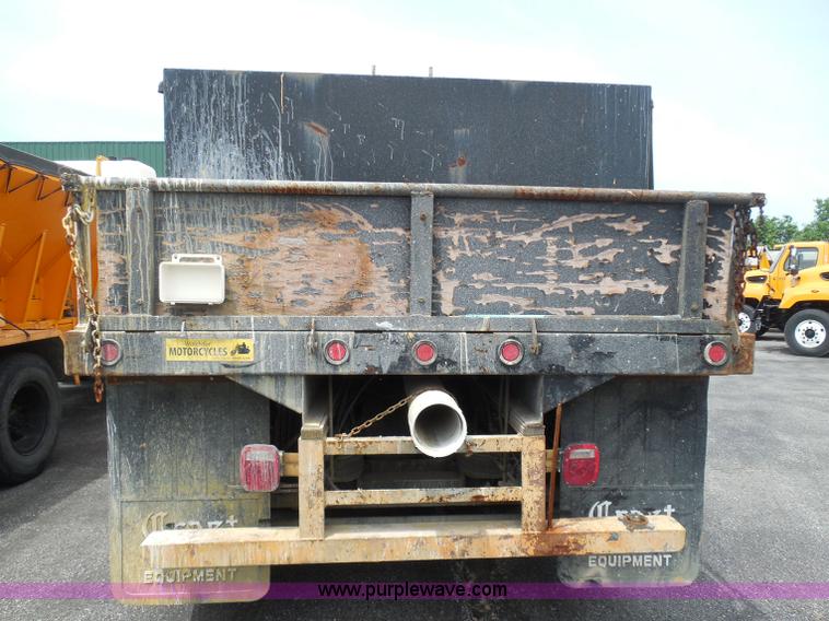 image for item K7512 1992 Ford LNT8000 flatbed truck