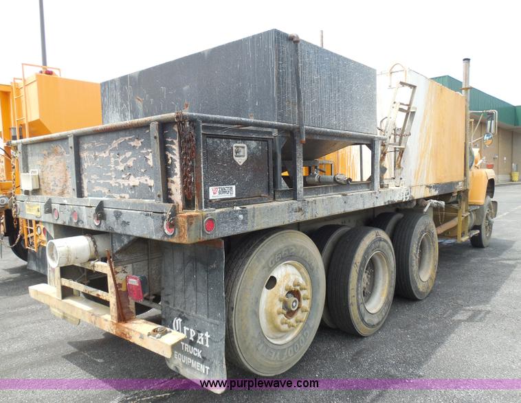 image for item K7512 1992 Ford LNT8000 flatbed truck