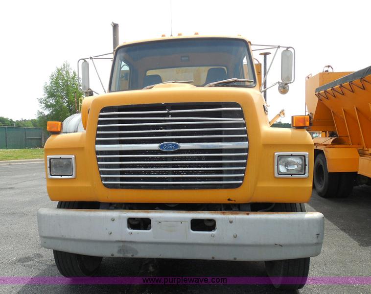 image for item K7512 1992 Ford LNT8000 flatbed truck
