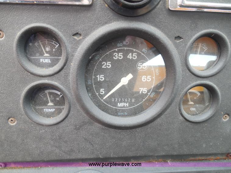 image for item K7512 1992 Ford LNT8000 flatbed truck