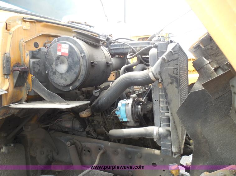 image for item K7512 1992 Ford LNT8000 flatbed truck