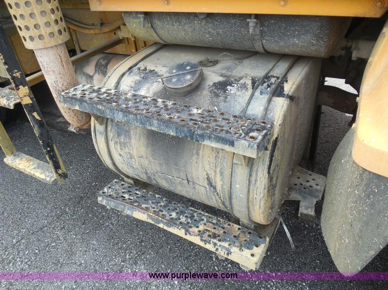 image for item K7512 1992 Ford LNT8000 flatbed truck