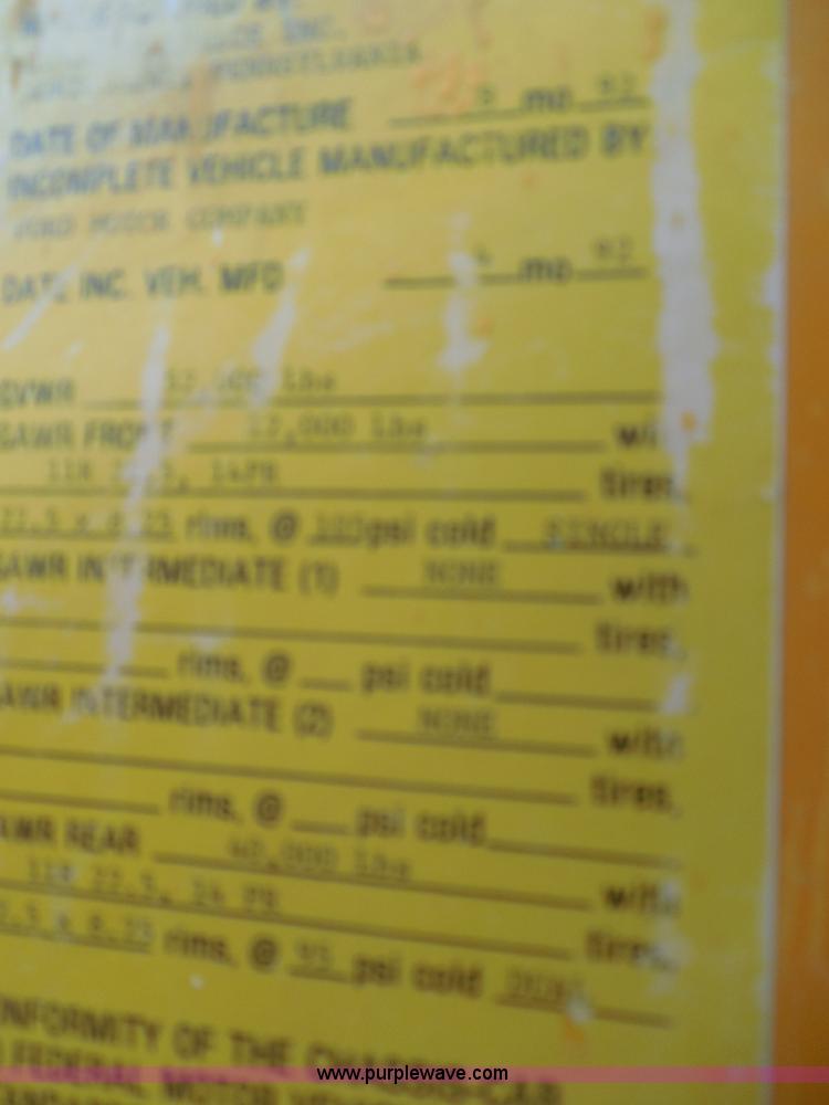 image for item K7512 1992 Ford LNT8000 flatbed truck