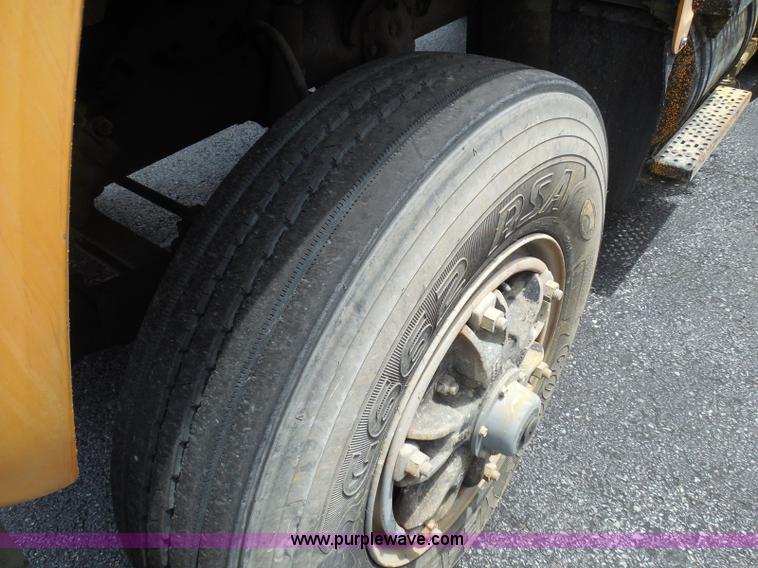 image for item K7512 1992 Ford LNT8000 flatbed truck