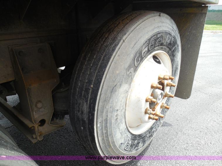 image for item K7512 1992 Ford LNT8000 flatbed truck