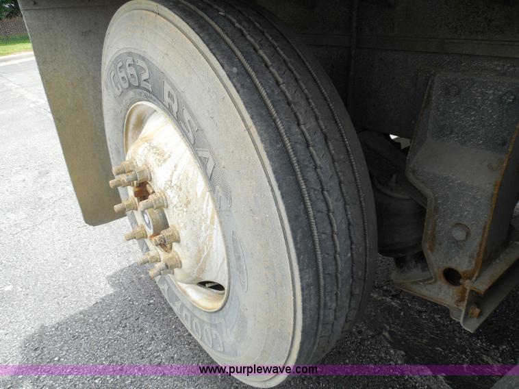 image for item K7512 1992 Ford LNT8000 flatbed truck