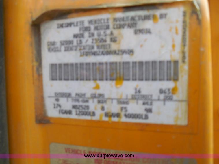 image for item K7512 1992 Ford LNT8000 flatbed truck