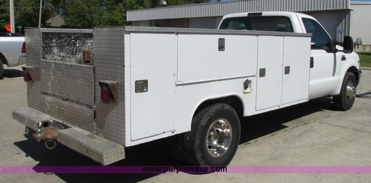 image for item R9295 2002 Ford F350 Super Duty XL utility truck