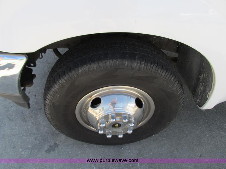 image for item R9295 2002 Ford F350 Super Duty XL utility truck