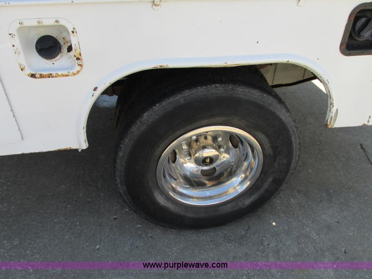 image for item R9295 2002 Ford F350 Super Duty XL utility truck