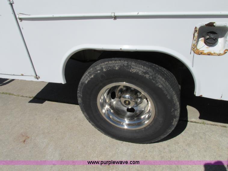 image for item R9295 2002 Ford F350 Super Duty XL utility truck