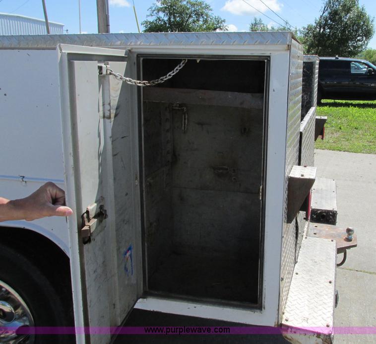 image for item R9295 2002 Ford F350 Super Duty XL utility truck