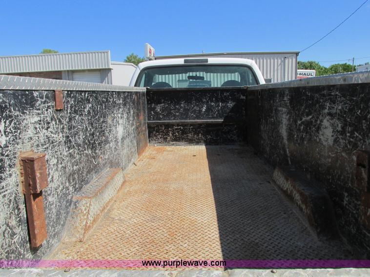 image for item R9295 2002 Ford F350 Super Duty XL utility truck