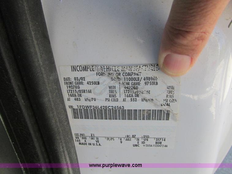 image for item R9295 2002 Ford F350 Super Duty XL utility truck