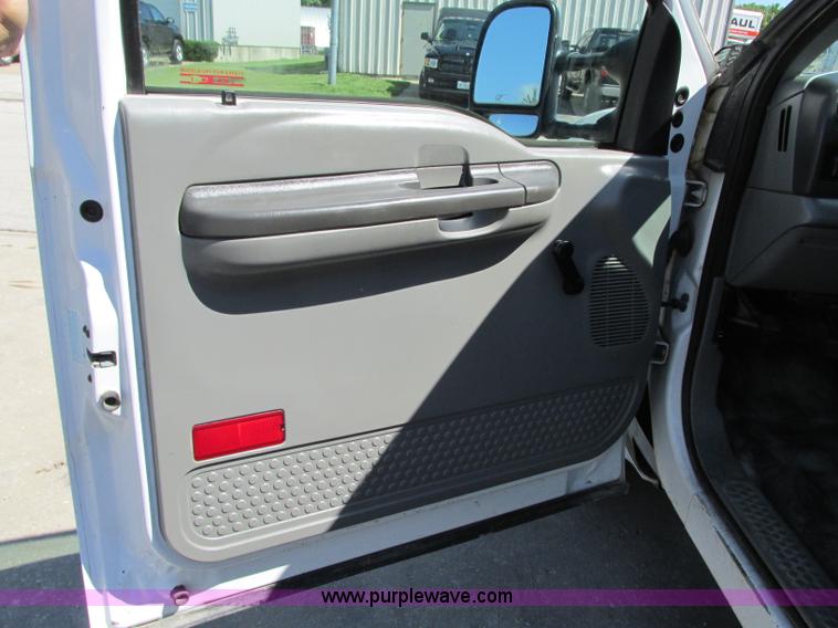 image for item R9295 2002 Ford F350 Super Duty XL utility truck