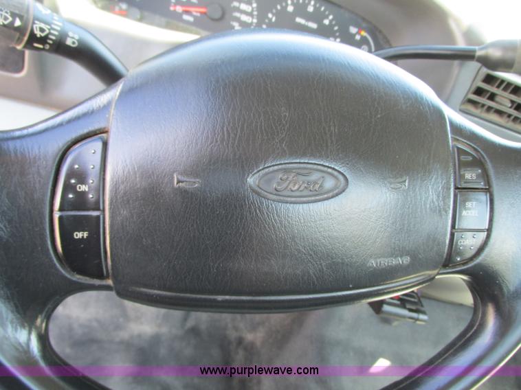 image for item R9295 2002 Ford F350 Super Duty XL utility truck