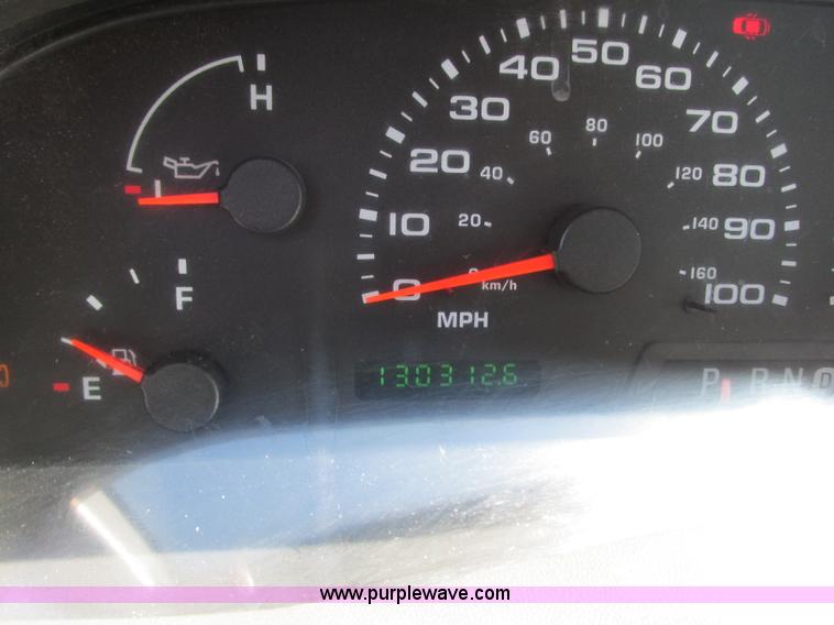 image for item R9295 2002 Ford F350 Super Duty XL utility truck