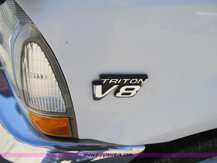 image for item R9295 2002 Ford F350 Super Duty XL utility truck