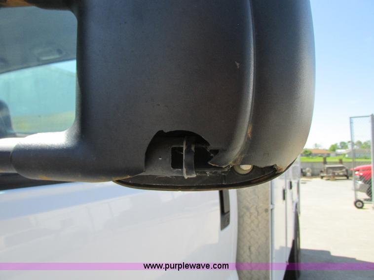 image for item R9295 2002 Ford F350 Super Duty XL utility truck