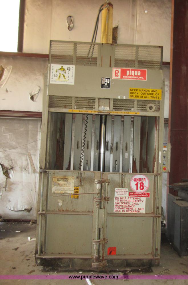 image for item V9777 Piqua Series 40 cardboard baler