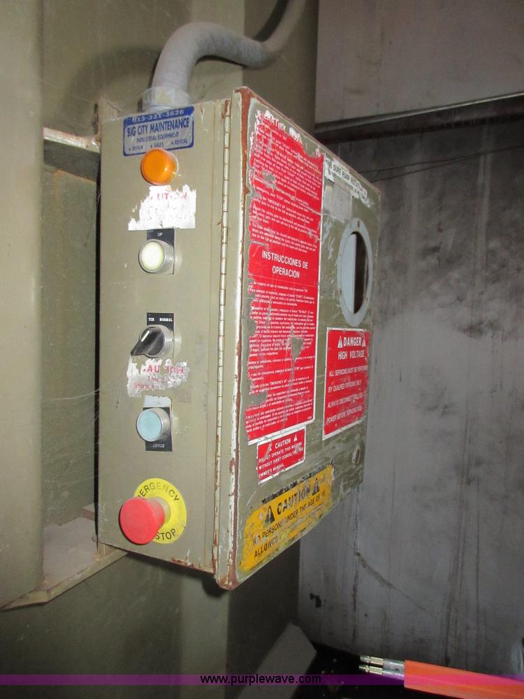 image for item V9777 Piqua Series 40 cardboard baler