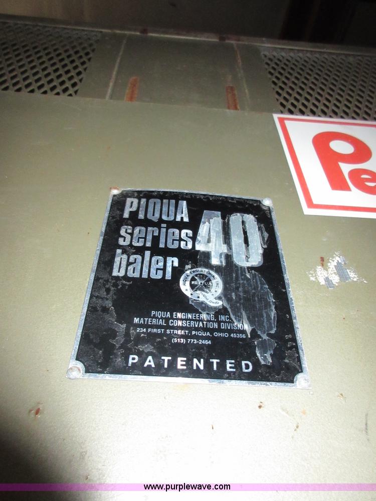 image for item V9777 Piqua Series 40 cardboard baler