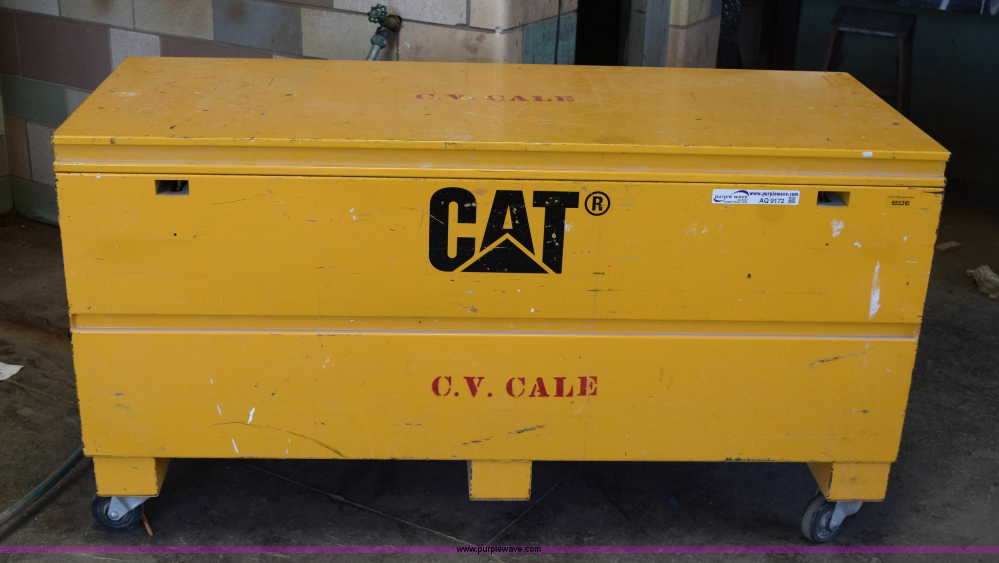 Caterpillar jobsite box Item AQ9172 selling at SOLD! June 17 Vehicles