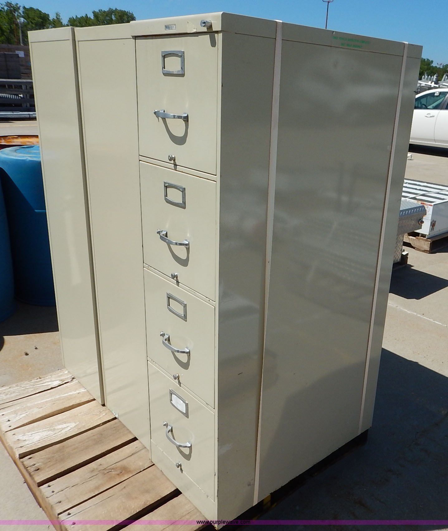 (5) metal filing in Topeka, KS Item BJ9501 sold Purple Wave