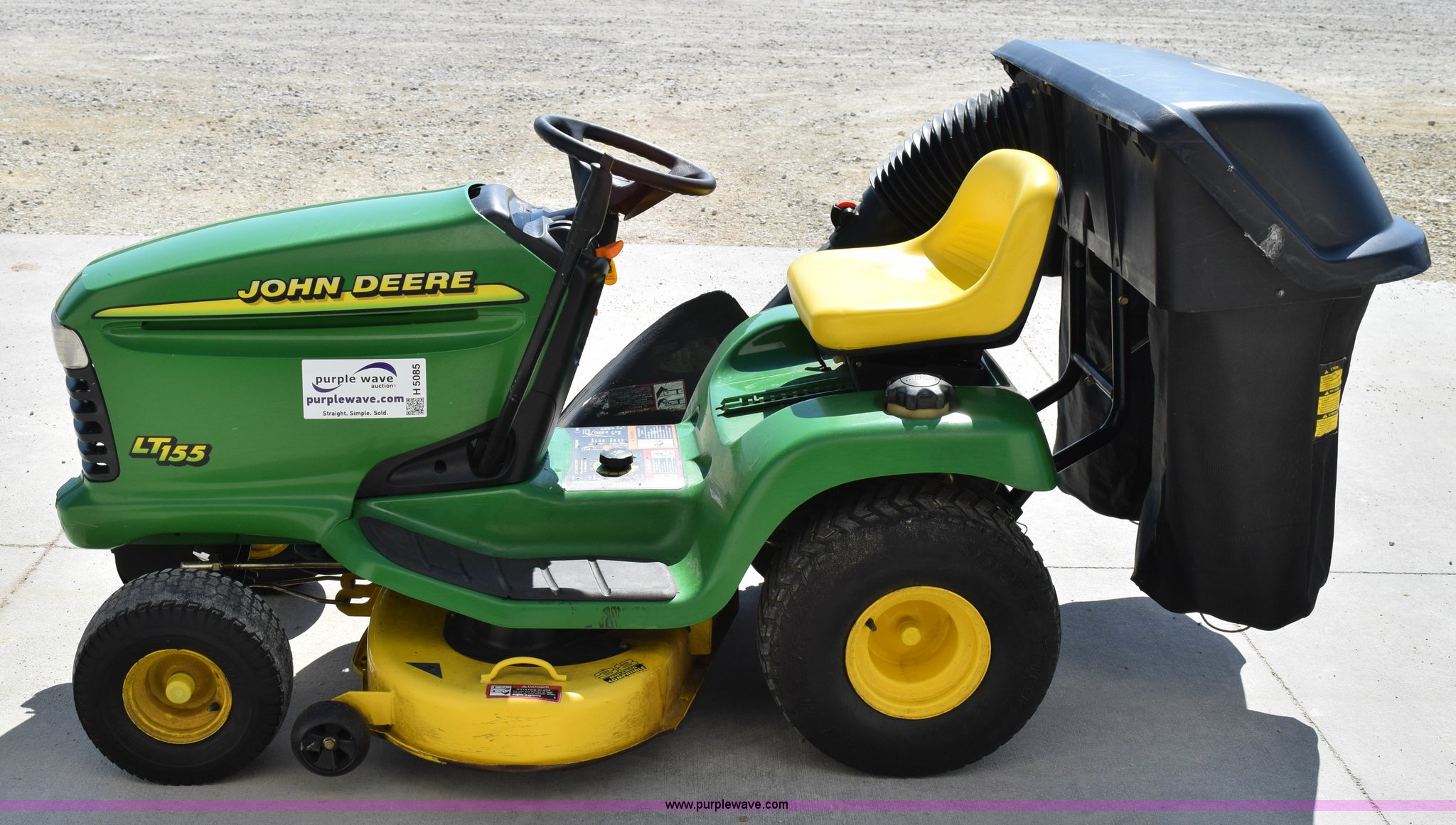 2000 John Deere LT155 lawn mower in Concordia, KS Item H5085 sold