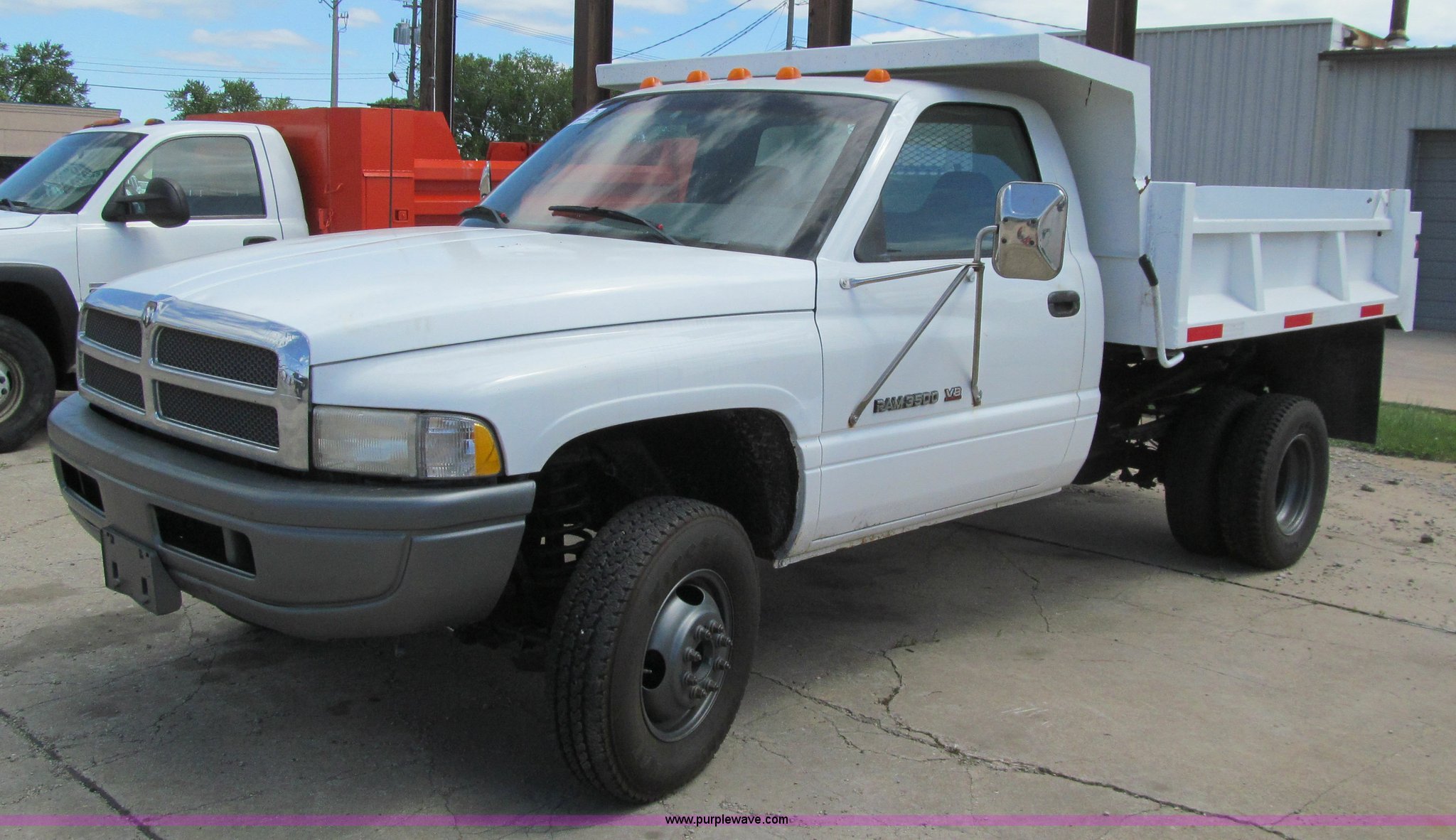 1997 Dodge Ram 3500 dump bed pickup truck in Cedar Rapids , IA Item