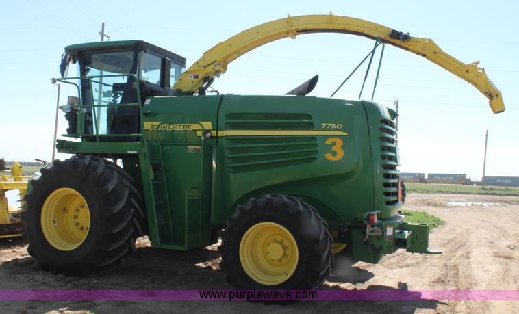 image for item AO9525 2009 John Deere 7750 forage harvester