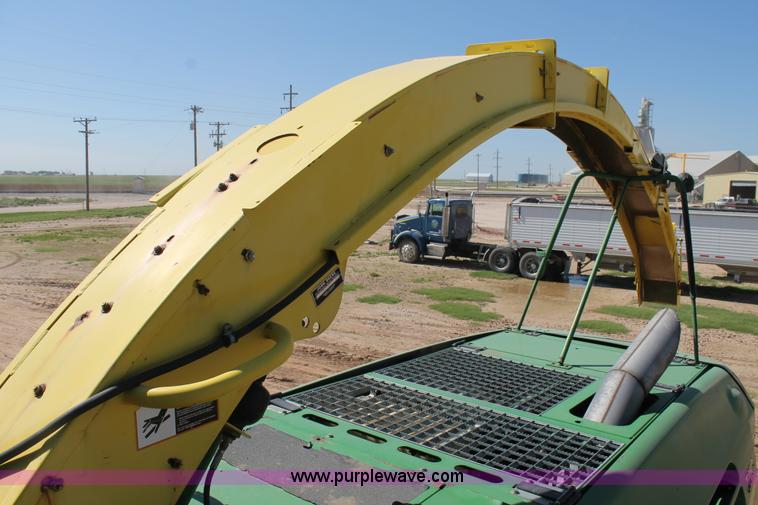 image for item AO9525 2009 John Deere 7750 forage harvester