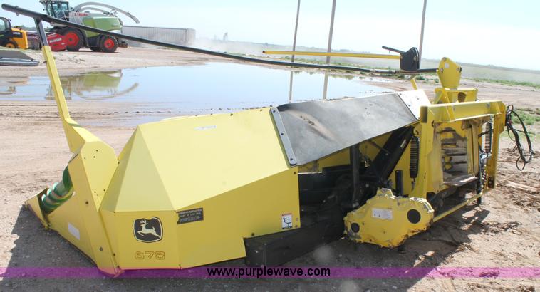 image for item AO9526 2010 John Deere 678 forage head
