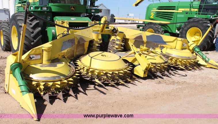 image for item AO9526 2010 John Deere 678 forage head